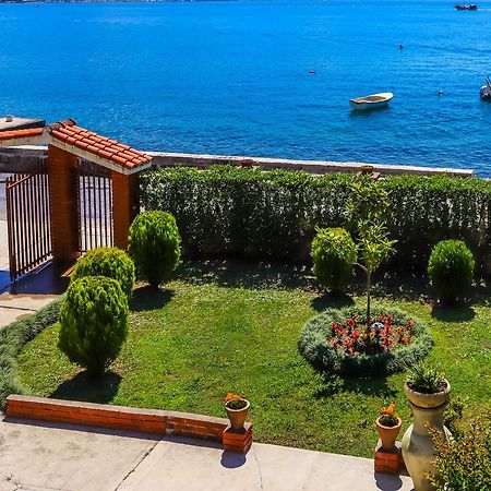 Guest House Darka Bijela Bagian luar foto