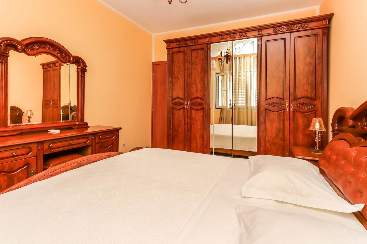 Guest House Darka Bijela Bagian luar foto